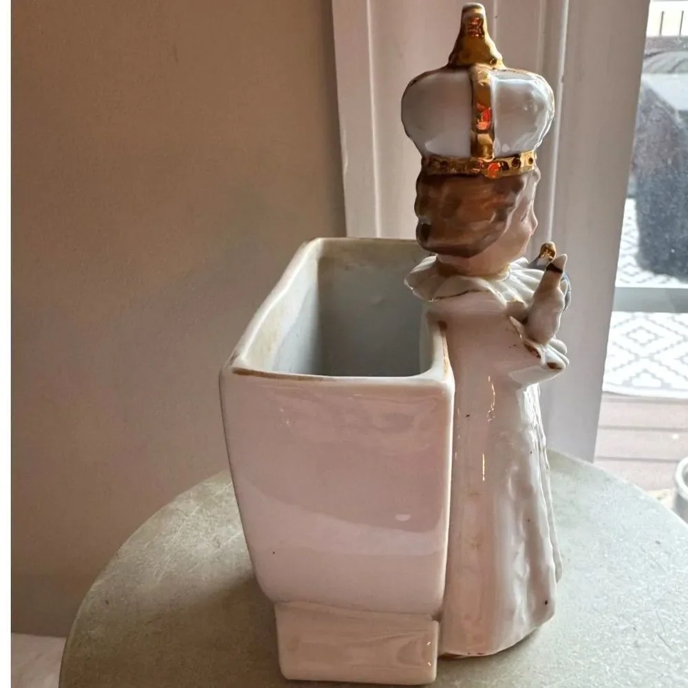Beautiful vintage Infant of Prague planter made in Japan